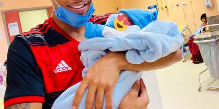 Mc Poze do Rodo celebra nascimento de seu segundo filho