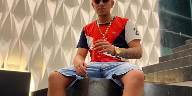 Da barbearia ao sucesso no funk: Conheça MC Gustavinho do GO