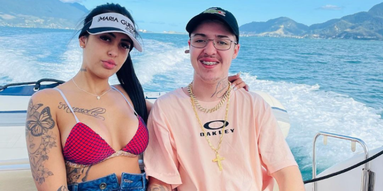 Salvador e Kelly anunciam fim do namoro