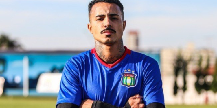 MC Livinho falha feio em jogo do São Caetano