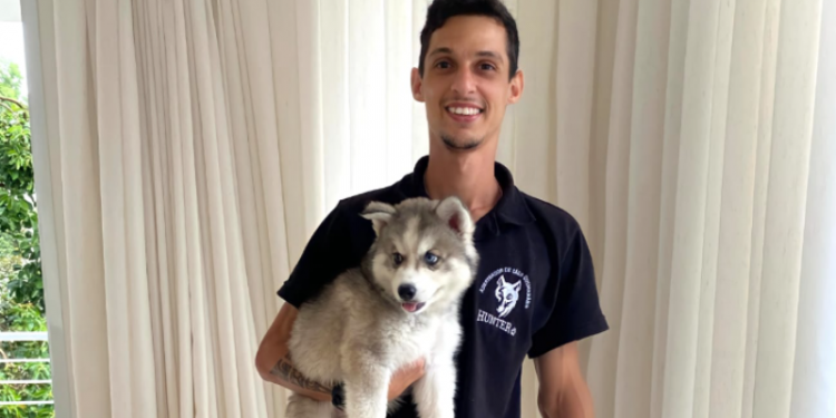 Adestrador dos famosos se destaca com suas técnicas incríveis no mundo pet