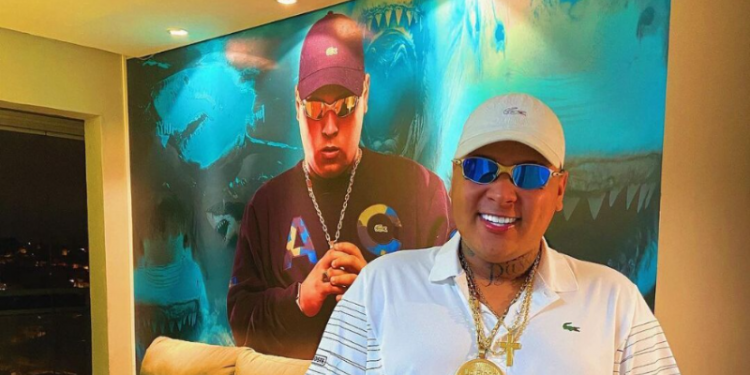 Sucesso! Mc Ryan SP é um dos maiores funkeiros e de mais sucesso no momento. Nascido e cresceu na favela da Zaki Narchi, Zona Norte de São Paulo, Ryan Santana dos Santos, mais conhecido também como 'Gordinho do Bololô', ou 'Tubarãom Gigante', ou como citado acima (Mc Ryan SP), tem 21 anos. 