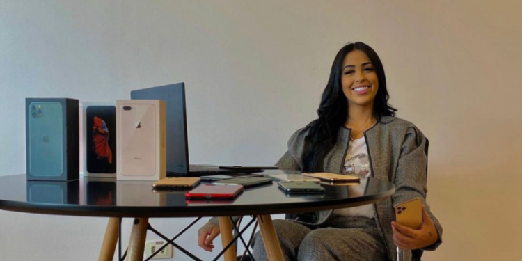 a criadora de conteúdo digital Kelly Araujo, ex-namorada do cantor Salvador da Rima, se pronunciou através de seus stories no Instagram, ela contou que achou a casa de um dos assaltantes que roubaram a sua loja e conseguiu recuperar todos os objetos roubados