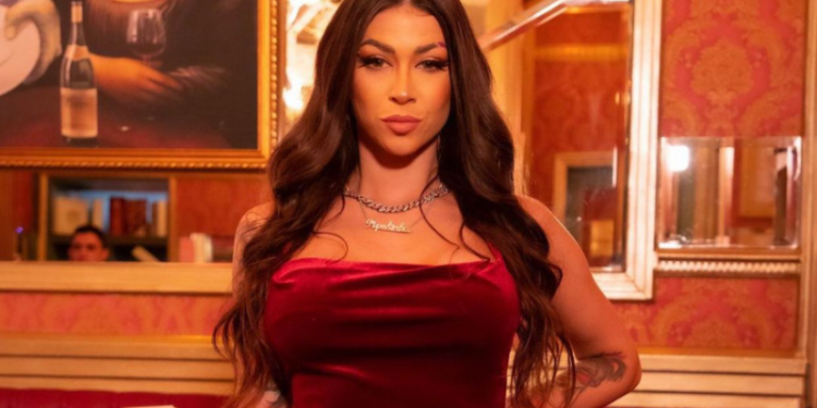 Nesta última quarta-feira (17), aconteceu o aniversário da Mc Pipokinha, a famosa "Rainha da Putaria", a funkeira completou 24 anos, e foi comemorar seu dia no bar do juiz, na Zona Leste de São Paulo. Além disso, contou com grandes presenças de artistas da comunidade do funk e nós da Sobre Funk fomos lá cobrir o evento, e vamos trazer tudo que aconteceu.  