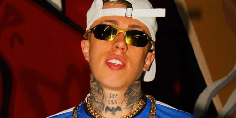 É HIT! Há duas semanas atrás, o Mc Daniel lançava a música "Revoada" e em 24 horas o hit bateu 1 milhão de acessos na plataforma do Youtube. Vem com a Sobre Funk para saber mais.