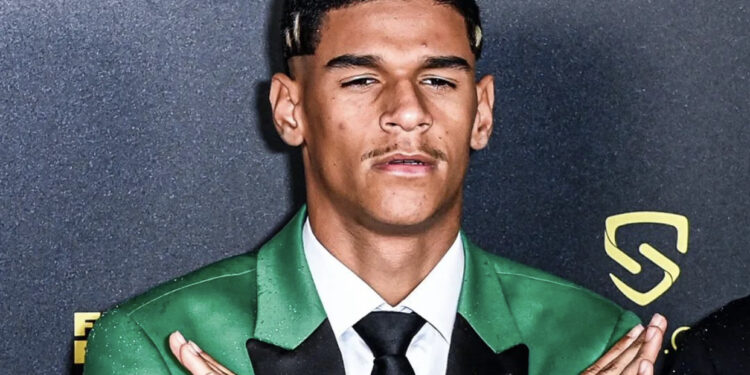 Luva de Pedreiro marca presença no prêmio Bola de Ouro