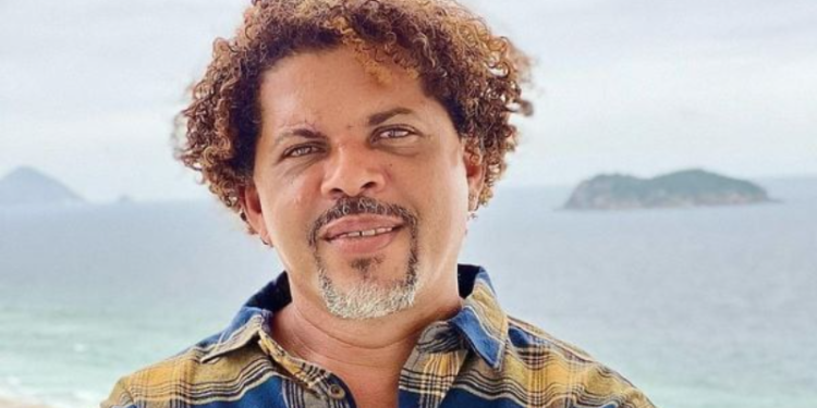 O famoso morador de rua Givaldo Alves, que ficou conhecido no país inteiro como Mendigo de Planaltina, se esgotou muito antes do que as pessoas poderiam imaginar. Logo depois de ficar famoso na internet, participado de diversos podcast, baladas luxuosas, festas VIP, e ter o apoio de diversos empresários, ele foi visto de novo perambulando pelas ruas.