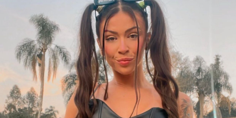 Que MC Pipokinha é a rainha da putaria, todo mundo já sabia. Mas agora ela se posiciona como uma rainha inclusiva! A funkeira paulista de sucesso nacional lançou dois videoclipes com tradução em Libras. As músicas "Conjunto da Calvin Klein" e "Meu Cabelo Não Bate Na Bunda", vem com a versão da canção com interpretação em Libras.