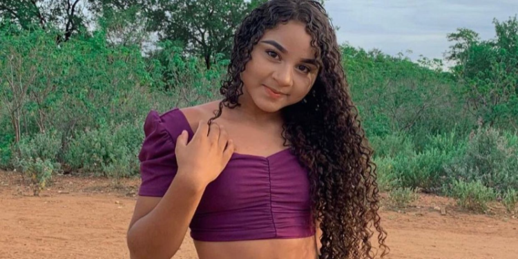 A cantora Anny Vitória, da Love Funk, foi dada como desaparecida no final da semana passada por sua família. Na tarde desta segunda-feira (19), a produtora Love Music usou as redes sociais para divulgar uma nota de esclarecimento.