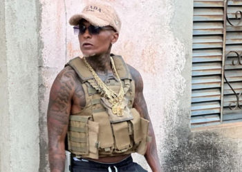 Dono do meme “Sou Foda”, MC Vitinho Avassalador lança novo EP: “Chutando Alto”