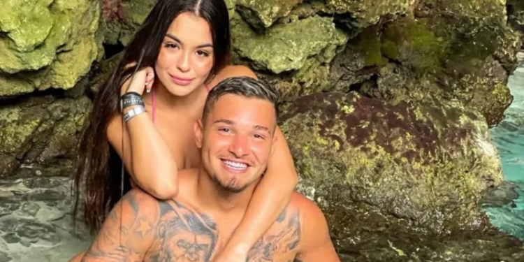 FIM! O funkeiro MC Gui usou as redes sociais para anunciar, na noite desta quarta-feira (29), o fim do namoro com Bia Michelle, pela segunda vez. Eles haviam rompido o noivado em dezembro de 2021, mas reataram o relacionamento em junho do ano passado. Vem com a Sobre Funk para saber mais.