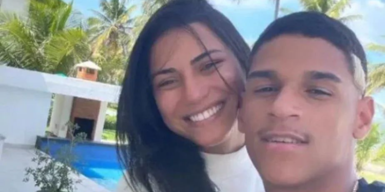 NOVO CASAL! O influencer Iran Ferreira, mais conhecido como Luva de Pedreiro, supostamente está namorando a jovem pernambucana Távila Gomes. No entanto, nem uma das partes veio a público confirma oficialmente o romance. Os seguidores estão bastante atento em toda a movimentação da vida romântica do jovem, e aguardando os próximos capítulos dessa novela.