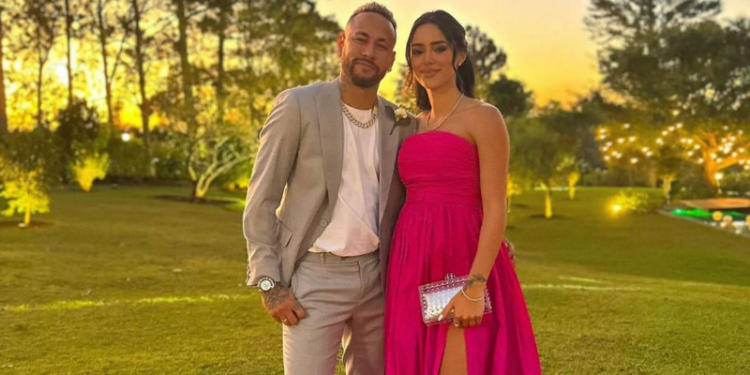 CONFIRMOU! Na tarde desta quarta-feira (21), o craque Neymar usou às redes sociais para escrever uma carta aberta para Bruna Biancardi após rumores de traição. O jogador se manifestou, pela primeira vez, publicamente e confirmou que traiu sua namorada com a influencer Fernanda Campos. Vem com a Sobre Funk para saber mais. 