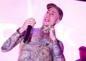 Pra quem gosta de fofoca, o MC Daniel está alimentando bem os fofoqueiros de plantão. Isso porque o funkeiro publicou uma indireta e, na sequência, ainda elogiou uma foto da cantora Lexa, ex-esposa de MC Guimê, de biquíni. O cantor está solteiro desde o dia 29 de agosto, quando Mel Maia anunciou o rompimento da relação.